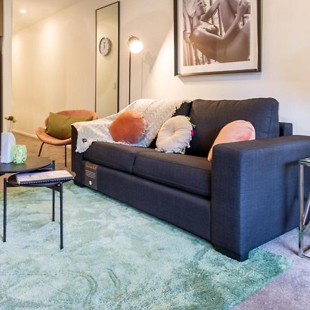 Cozy 1-Bed Apartment With Park Views, Sleeps 4 Christchurch Buitenkant foto
