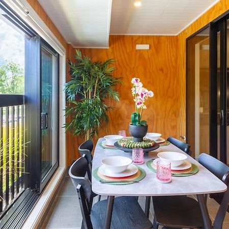 Cozy 1-Bed Apartment With Park Views, Sleeps 4 Christchurch Buitenkant foto