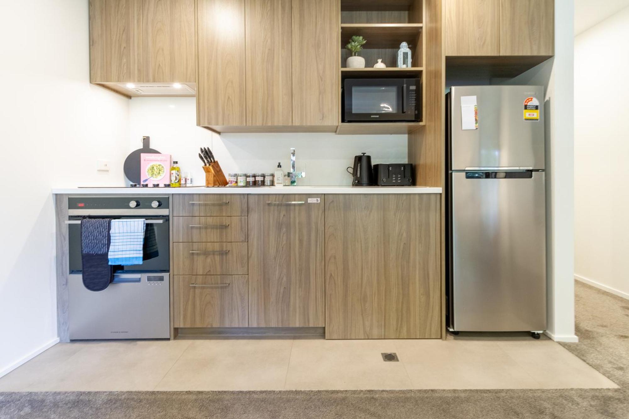 Cozy 1-Bed Apartment With Park Views, Sleeps 4 Christchurch Buitenkant foto