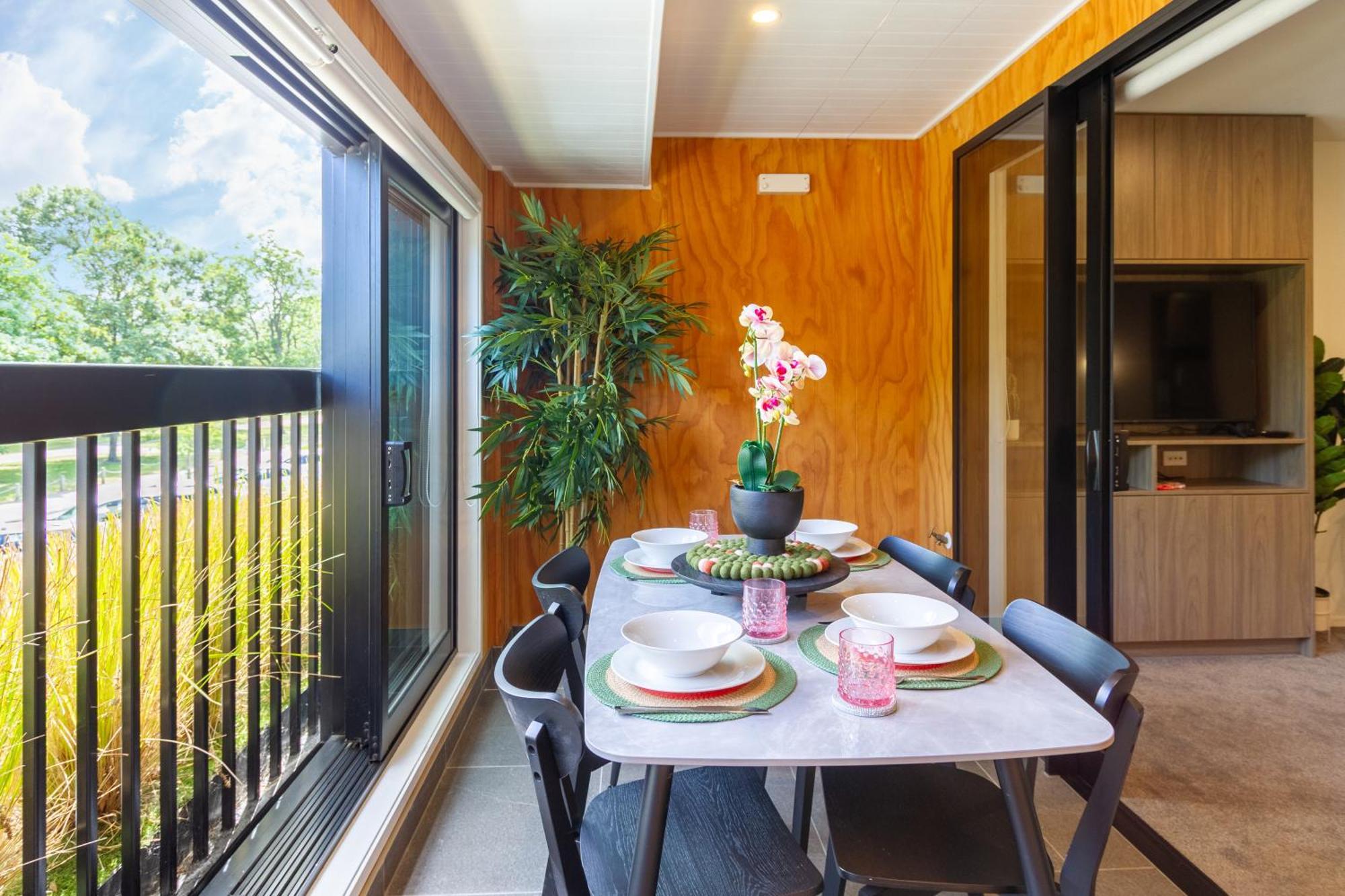 Cozy 1-Bed Apartment With Park Views, Sleeps 4 Christchurch Buitenkant foto