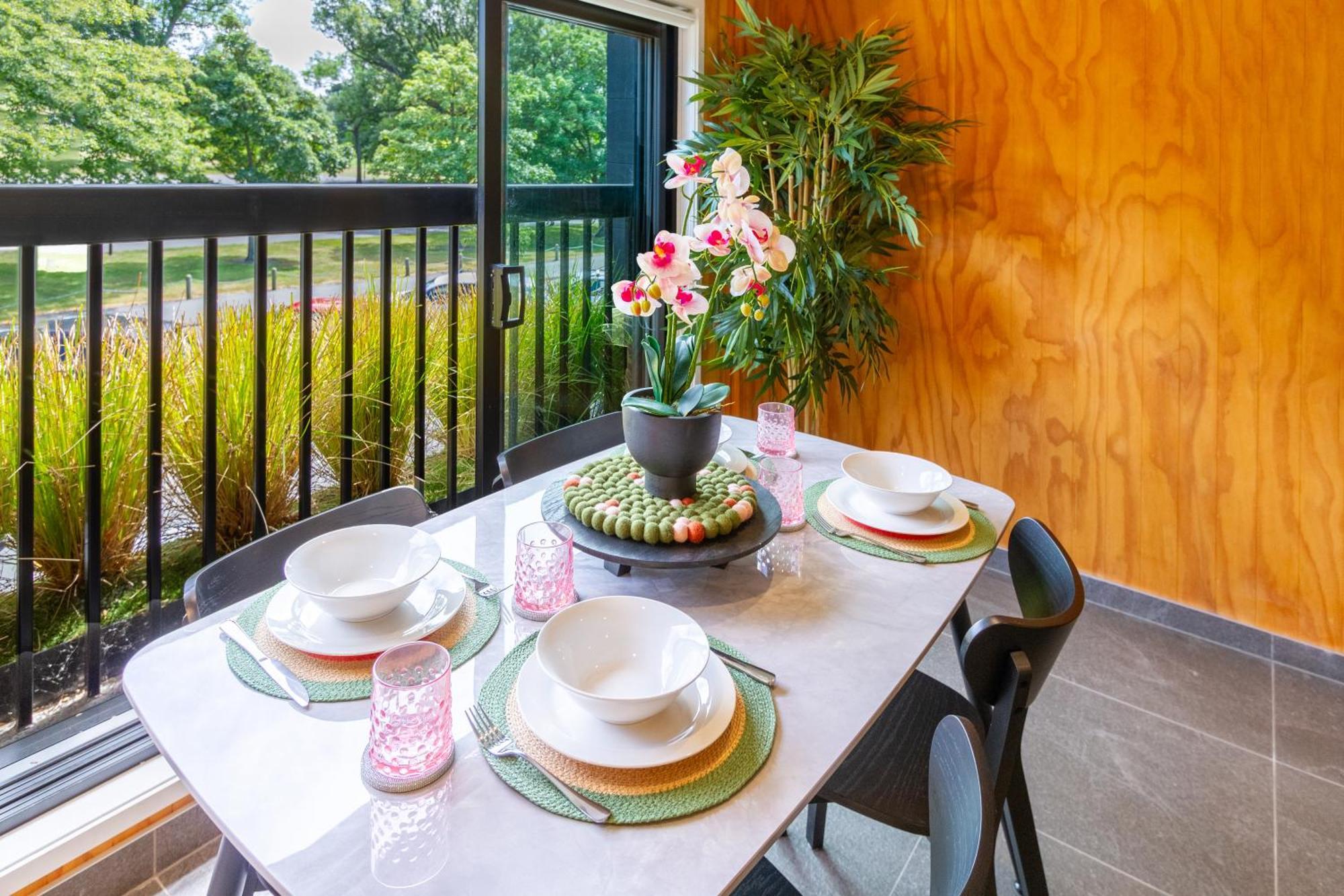 Cozy 1-Bed Apartment With Park Views, Sleeps 4 Christchurch Buitenkant foto