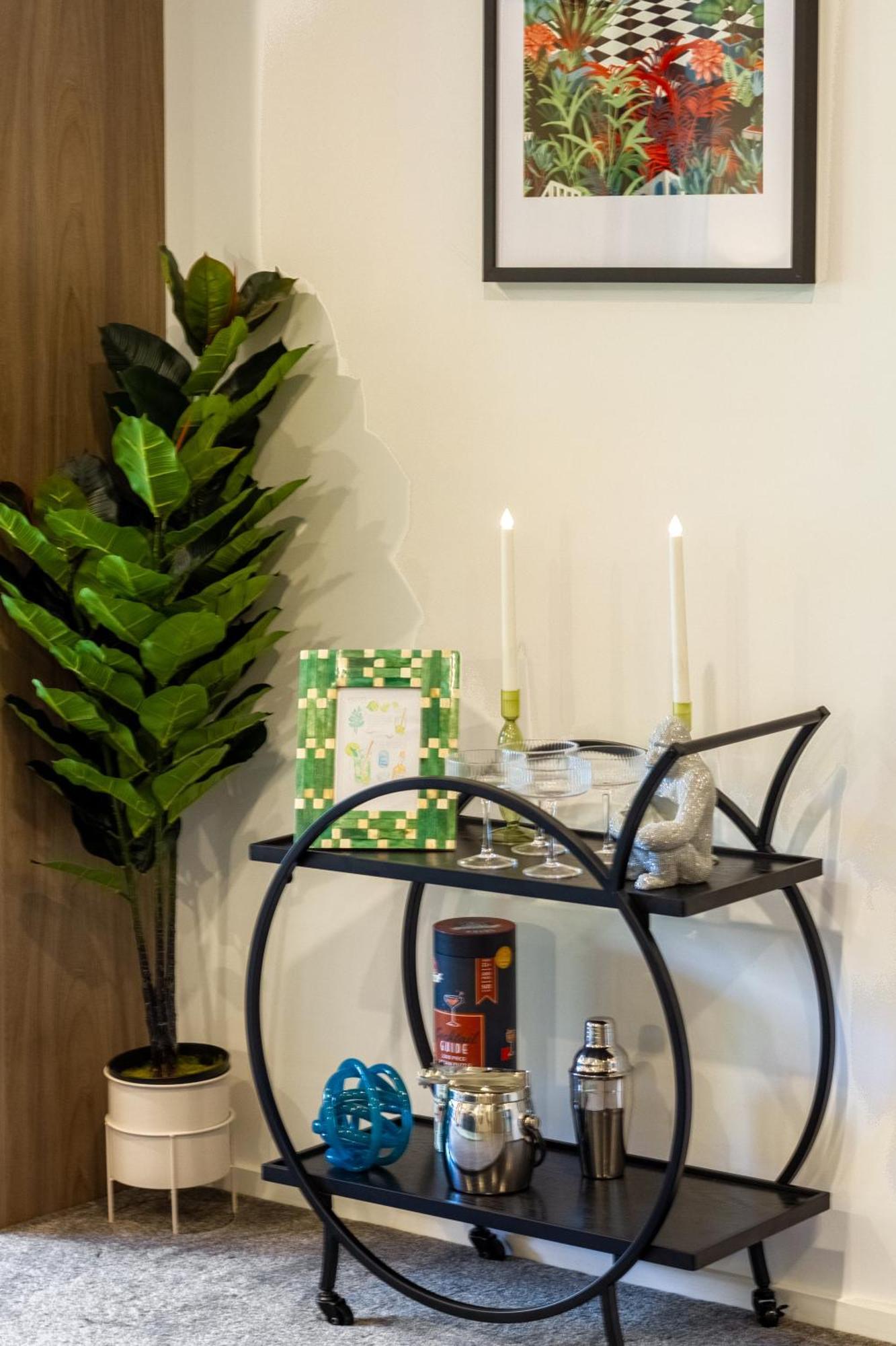 Cozy 1-Bed Apartment With Park Views, Sleeps 4 Christchurch Buitenkant foto
