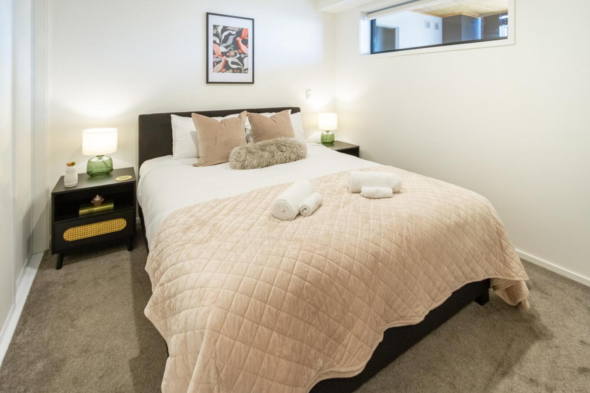 Cozy 1-Bed Apartment With Park Views, Sleeps 4 Christchurch Buitenkant foto