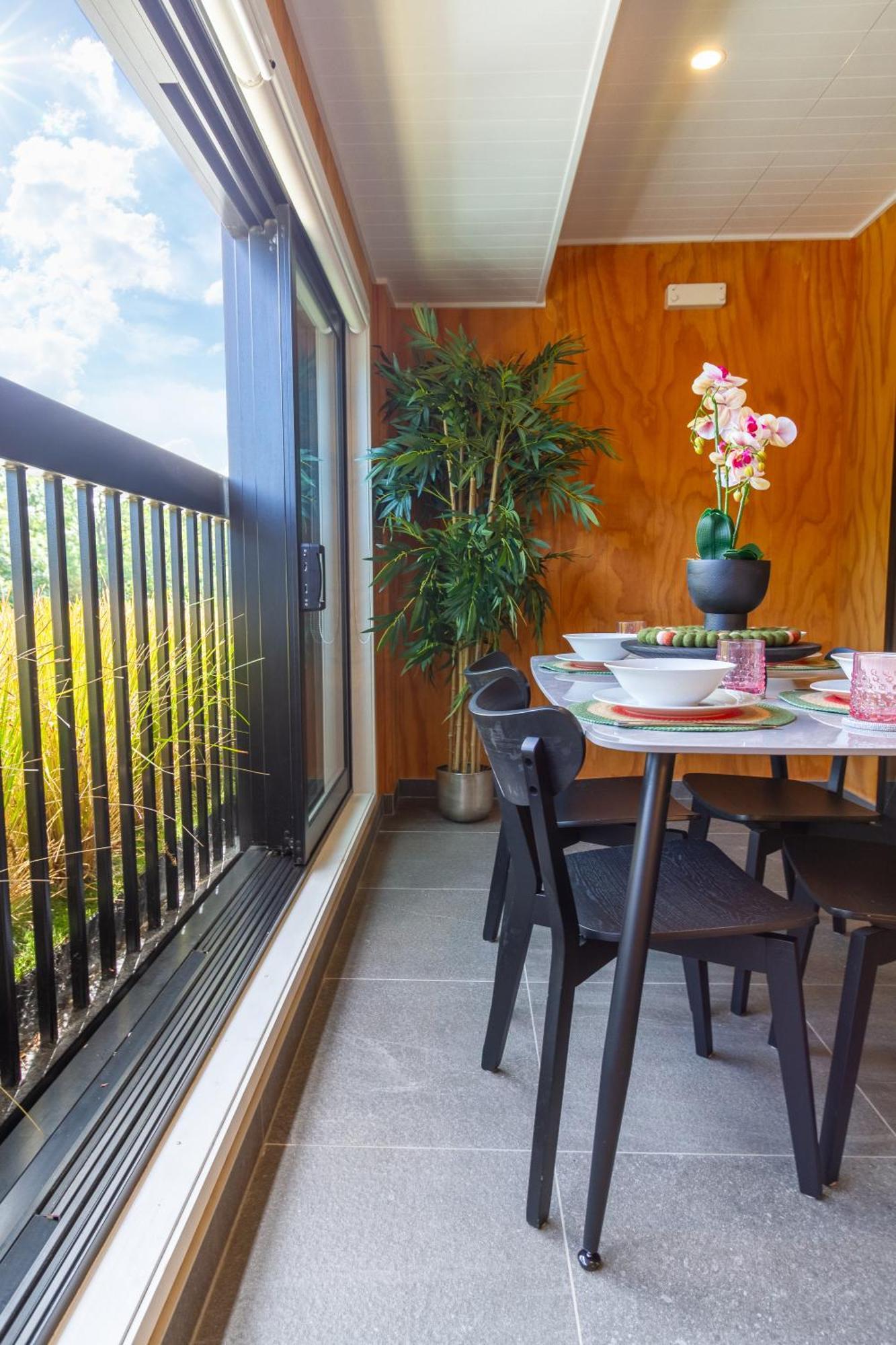 Cozy 1-Bed Apartment With Park Views, Sleeps 4 Christchurch Buitenkant foto