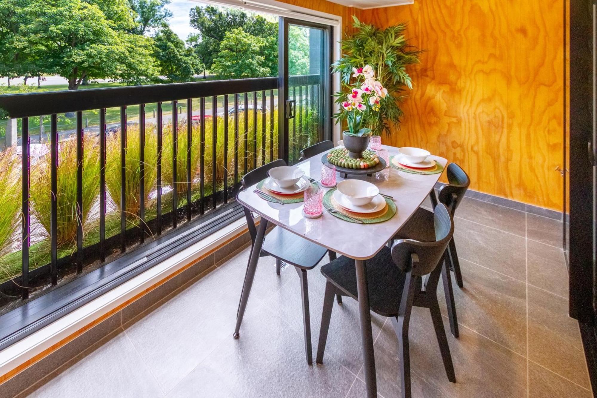 Cozy 1-Bed Apartment With Park Views, Sleeps 4 Christchurch Buitenkant foto